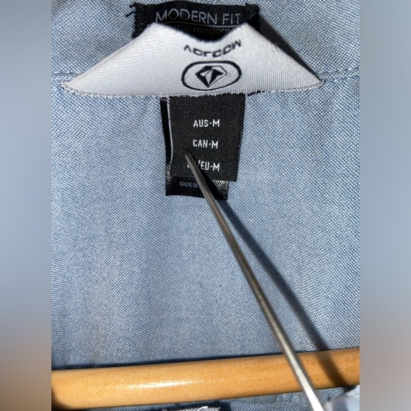 2/49$ Men’s Volcom blue OXFORD STRETCH long sleeves SHIRT size medium - Picture 5 of 16